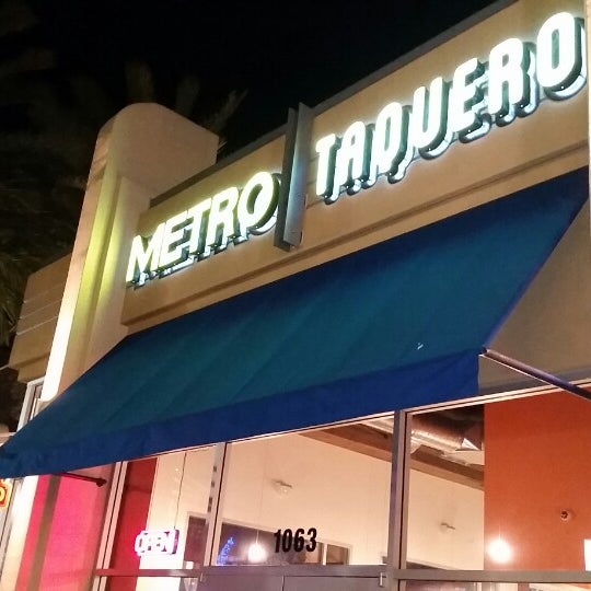 รูปภาพถ่ายที่ Metro Taquero โดย Keith S. เมื่อ 1/2/2015