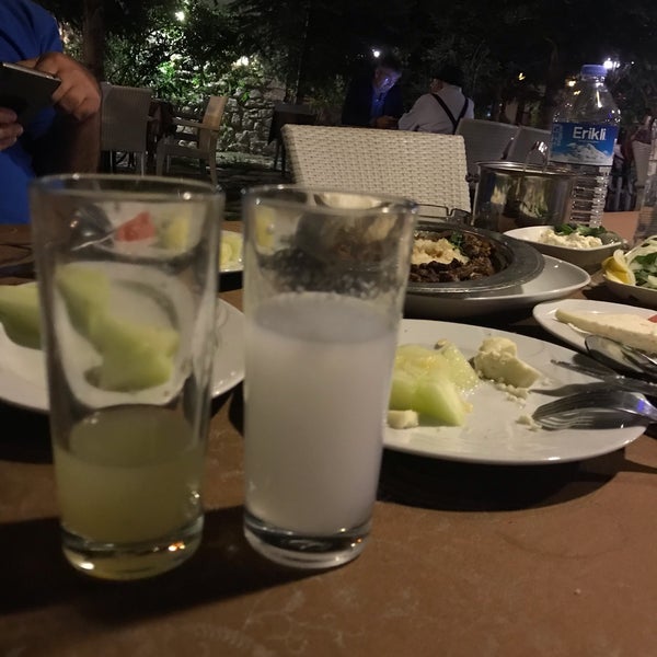 Foto diambil di Safir Konak Hotel &amp; Restaurant oleh Faruk A. pada 9/18/2019