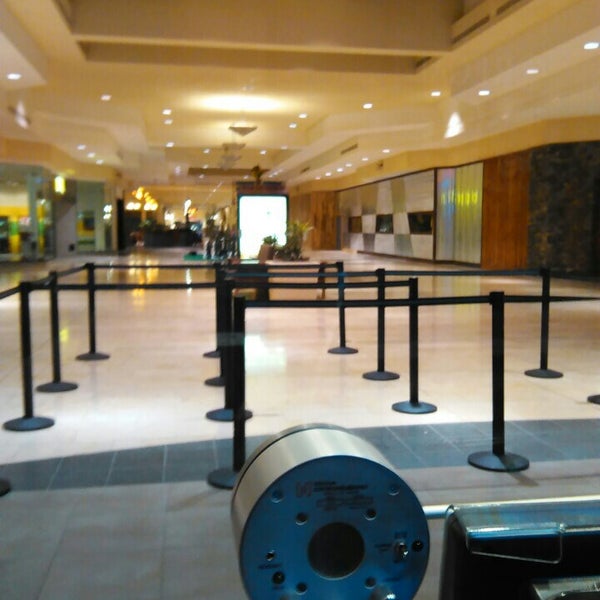 Fotos en Regal Lansing Mall & RPX 9 tips de 330 visitantes