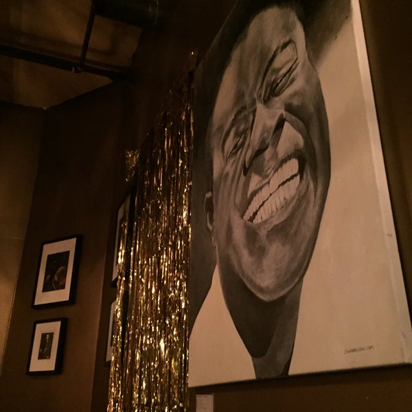 1/1/2015 tarihinde Angela D.ziyaretçi tarafından Charlies Bar &amp; Kitchen'de çekilen fotoğraf