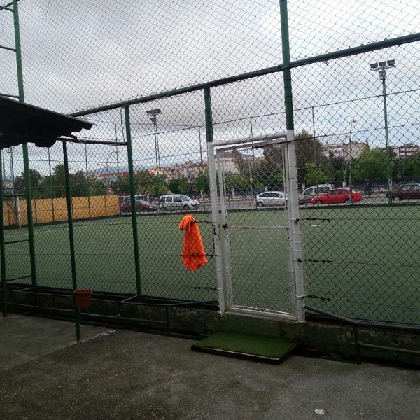 show hali saha futbol sahasi