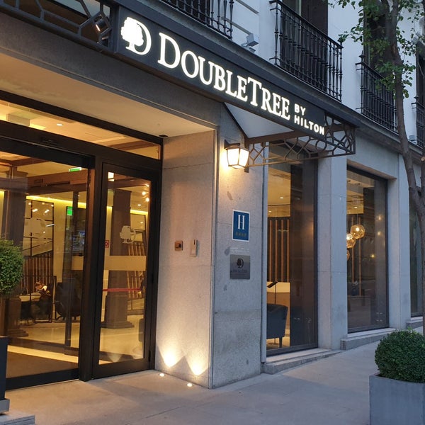 รูปภาพถ่ายที่ DoubleTree by Hilton Madrid - Prado โดย Māris T. เมื่อ 10/15/2019
