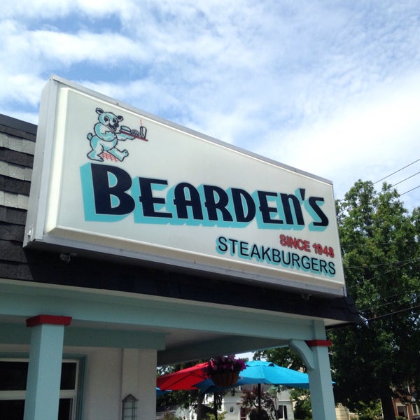 Photo taken at Bearden&#39;s Restaurant by Suzy M. on 7/3/2015