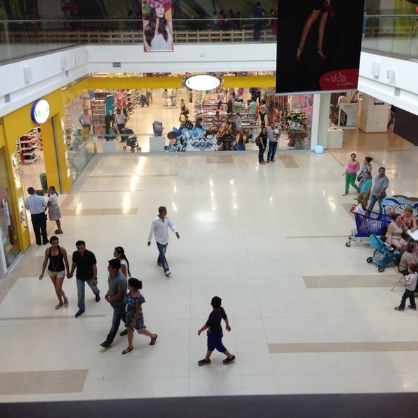 Das Foto wurde bei Mall Plaza El Castillo von Isa O. am 3/30/2013 aufgenommen