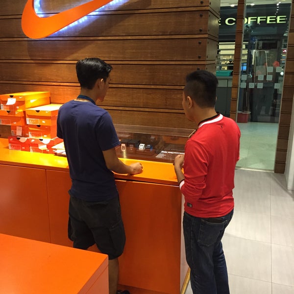 The curve sales nike