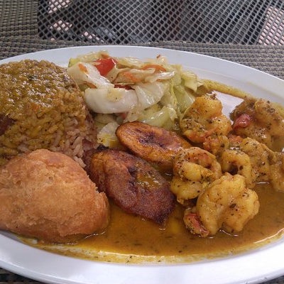 Foto scattata a Ackee Bamboo Jamaican Cuisine da Ashley Y. il 11/20/2013