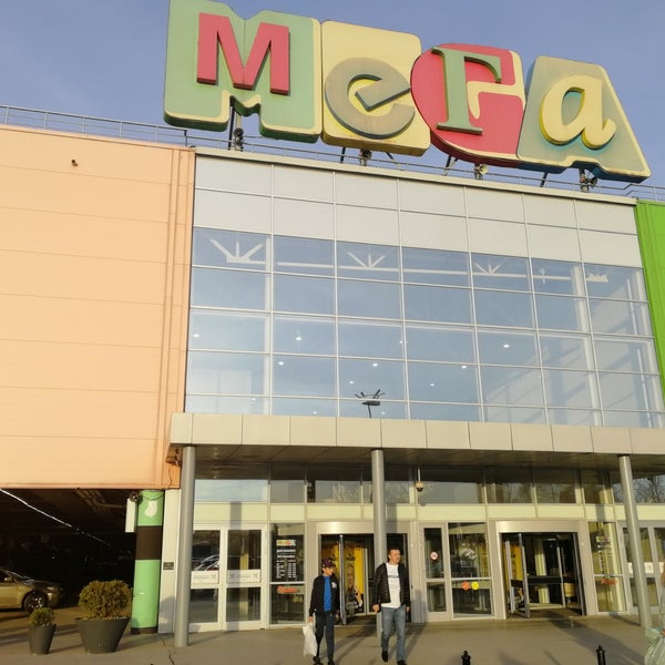 10/9/2018 tarihinde Alexey M.ziyaretçi tarafından МЕГА Новосибирск / MEGA Mall'de çekilen fotoğraf