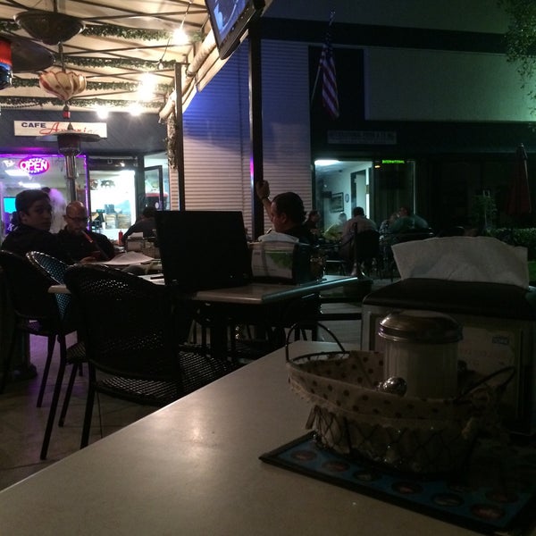 Foto tirada no(a) Cafe America &amp; Hookah lounge por Fahad Alotaibi em 2/17/2015