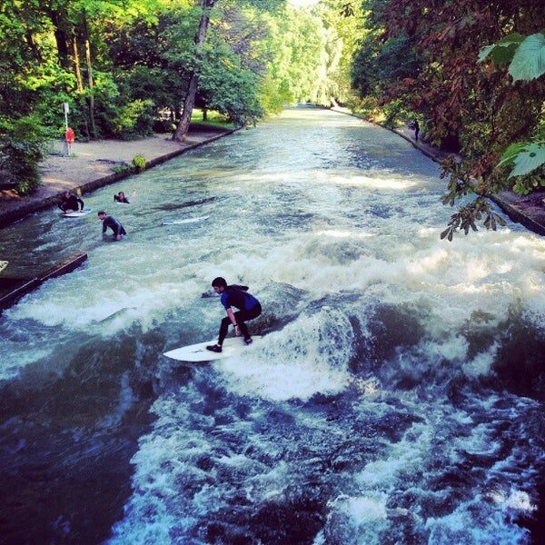 Eisbachwelle Surf Spot in Englischer Garten Süd