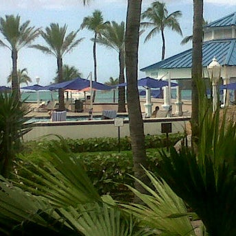 5/28/2012 tarihinde Cynara W.ziyaretçi tarafından Melia Nassau Beach - Main Pool'de çekilen fotoğraf