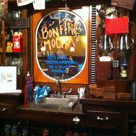 Foto scattata a Nervous Dog Coffee Bar &amp; Roaster da Michael J. il 4/23/2012