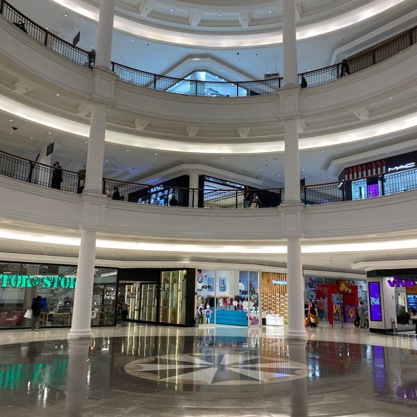 รูปภาพถ่ายที่ Shopping Pátio Higienópolis โดย Sandro S. เมื่อ 4/11/2024