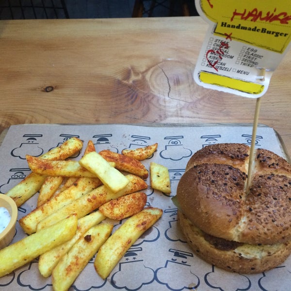 5/24/2016에 Hanife G.님이 Şef&#39;s Burger에서 찍은 사진