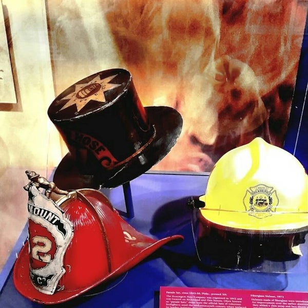 Снимок сделан в Fireman&#39;s Hall Museum пользователем C S. 7/29/2015