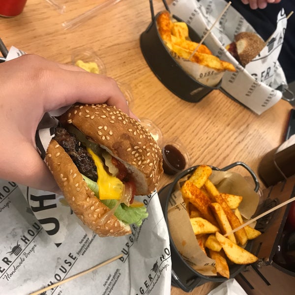 Photo taken at Burger House by Rümeysa on 5/1/2019