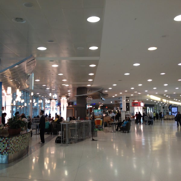 4/13/2013 tarihinde hiromi k.ziyaretçi tarafından Toronto Pearson Uluslararası Havalimanı (YYZ)'de çekilen fotoğraf
