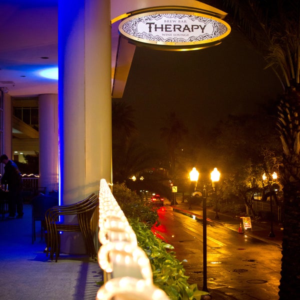 รูปภาพถ่ายที่ Therapy Brew Bar &amp; Wine Lounge โดย Therapy Brew Bar &amp; Wine Lounge เมื่อ 3/11/2014