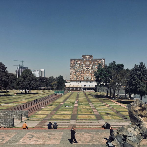 Снимок сделан в Facultad de Arquitectura - UNAM пользователем Adlai P. 1/15/2018