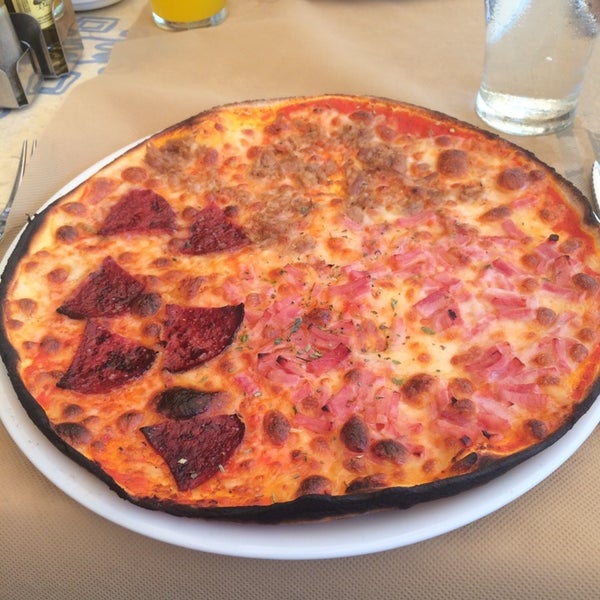 Das Foto wurde bei Restaurante Pizzería La Nonna Salou von Jaleesa B. am 7/15/2014 aufgenommen