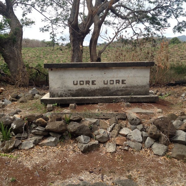 Photos at udre udre tomb - Cemetery