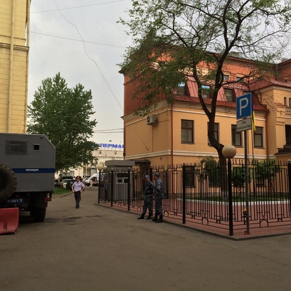 Консульство брест. Посольство украины в бресте. украинское посольство в санкт-петербурге. консульство украины в новосибирске. консульство украины в екатеринбурге.