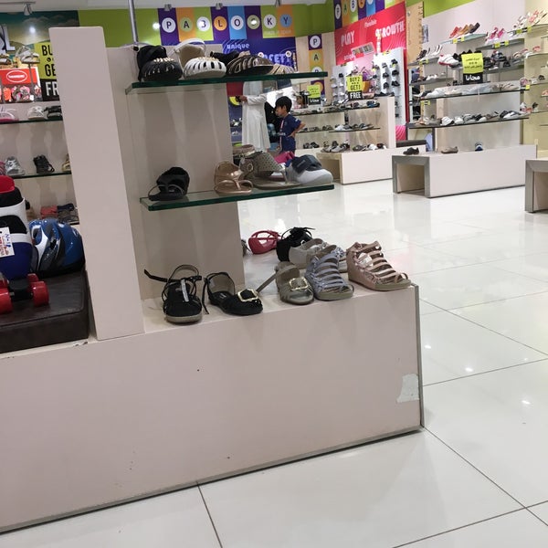 The arena hotsell shoe store
