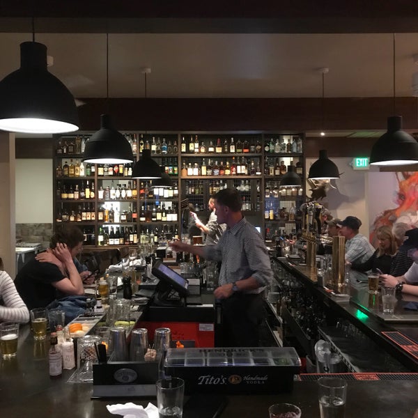 Das Foto wurde bei Local Restaurant &amp; Bar von Steffen W. am 4/22/2018 aufgenommen