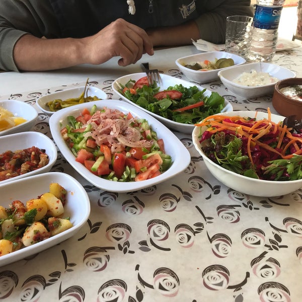 Foto tirada no(a) Bayır Balık Vadi Restaurant por Osman B. em 11/10/2017