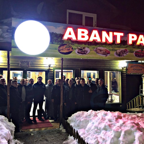 รูปภาพถ่ายที่ Abant Park Alabalık Et Restaurant โดย Enes Ç. เมื่อ 1/24/2019