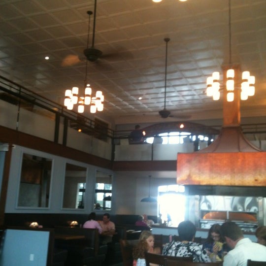 Foto scattata a Panini&#39;s Cafe da Dwayne S. il 10/17/2012