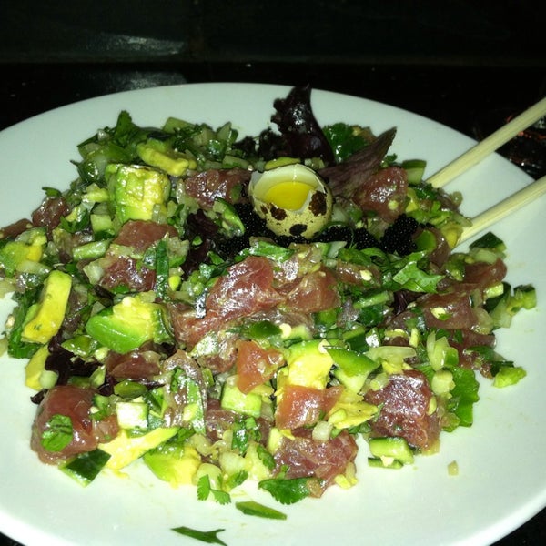 Das Foto wurde bei The Fish Restaurant &amp; Sushi Bar von Chuck T. am 6/23/2013 aufgenommen