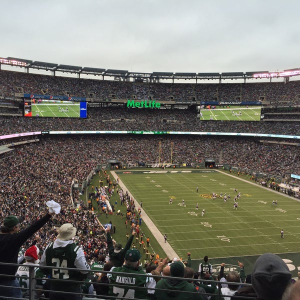 Photo taken at MetLife Stadium by ᴡ B. on 12/27/2015