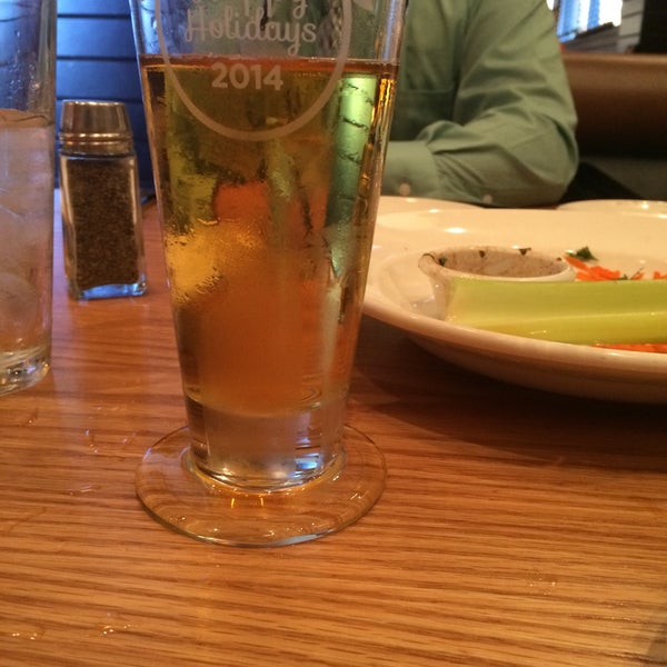 Photo taken at BJ&#39;s Restaurant &amp; Brewhouse by Steph B. on 2/10/2015