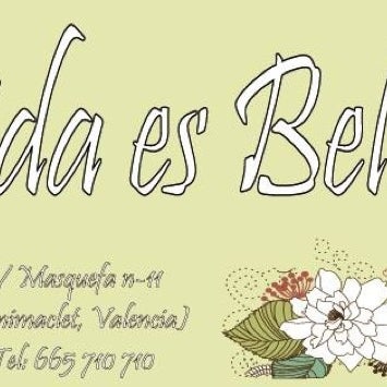 รูปภาพถ่ายที่ Bar La Vida es Bella โดย Chulito D. เมื่อ 11/21/2013