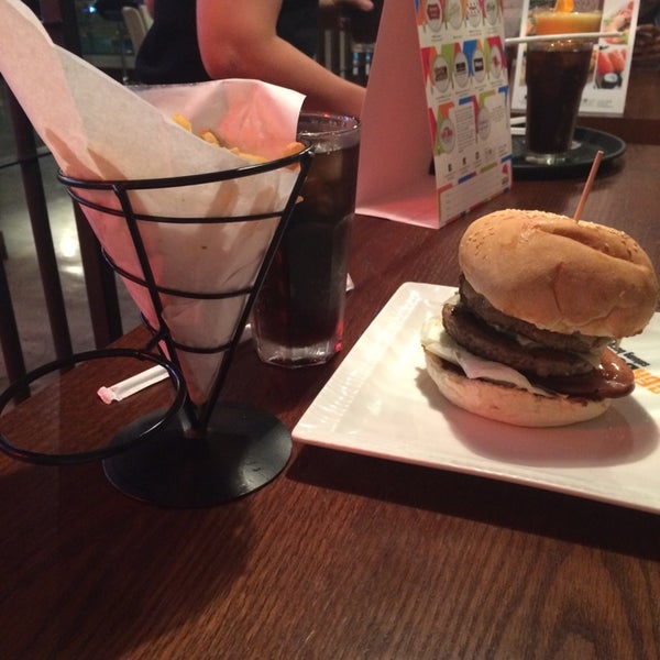 5/8/2014 tarihinde Hamood A.ziyaretçi tarafından Burger Bureau'de çekilen fotoğraf