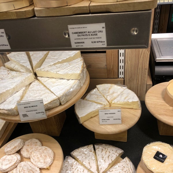 Photo taken at Fromagerie Laurent Dubois by A T. on 10/28/2020