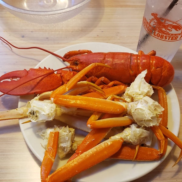 รูปภาพถ่ายที่ Boston Lobster Feast โดย Edwin A. เมื่อ 9/17/2019