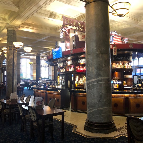 Photo taken at The Crosse Keys (Wetherspoon) by Brian B. on 9/14/2018