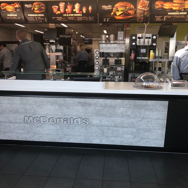 รูปภาพถ่ายที่ McDonald&#39;s โดย Richard B. เมื่อ 3/2/2018