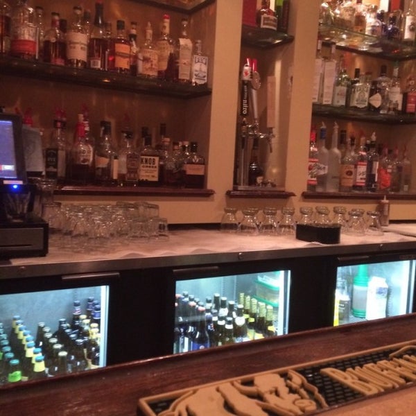 6/20/2016 tarihinde Brian M.ziyaretçi tarafından The Vine - Martini &amp; Wine Bar'de çekilen fotoğraf