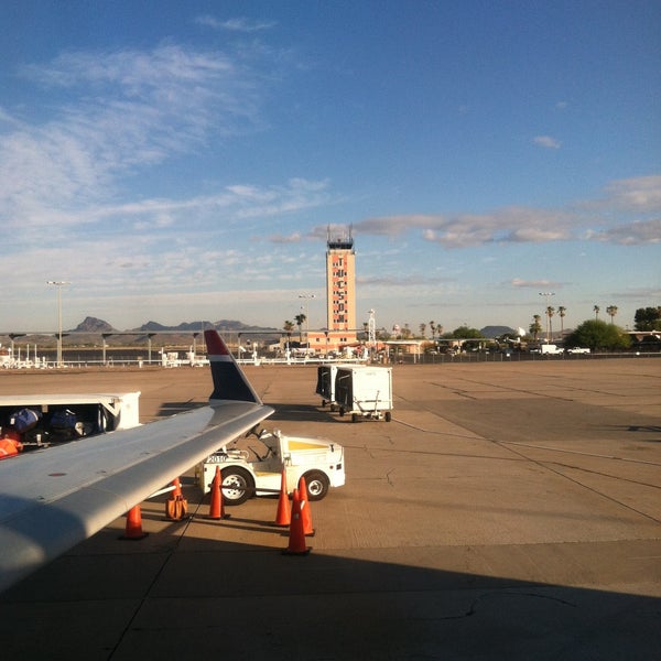 Das Foto wurde bei Tucson International Airport (TUS) von Alex T. am 5/7/2013 aufgenommen