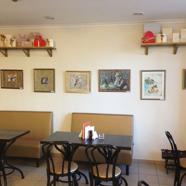 В кафе Мари открыта творческая неделя :) красивые французские картины!