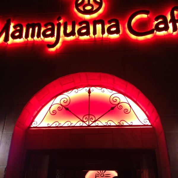 Foto tomada en Mamajuana Café  por Anysa el 1/26/2013