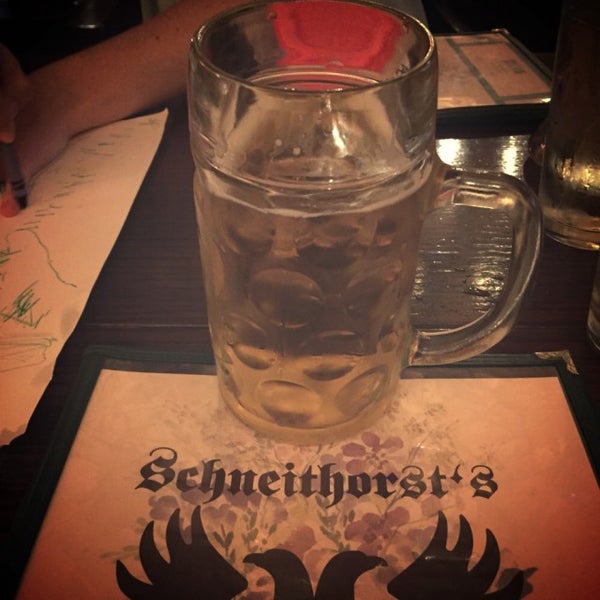 5/9/2015にBrandon B.がSchneithorst&#39;s Restaurant &amp; Barで撮った写真