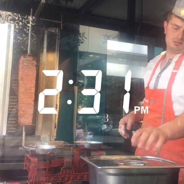 Das Foto wurde bei Lezzet Co. Döner von Dany A. am 8/31/2017 aufgenommen