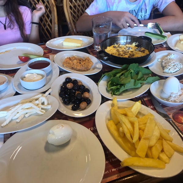 9/29/2019에 Serpil B.님이 Madalyalı Restaurant에서 찍은 사진