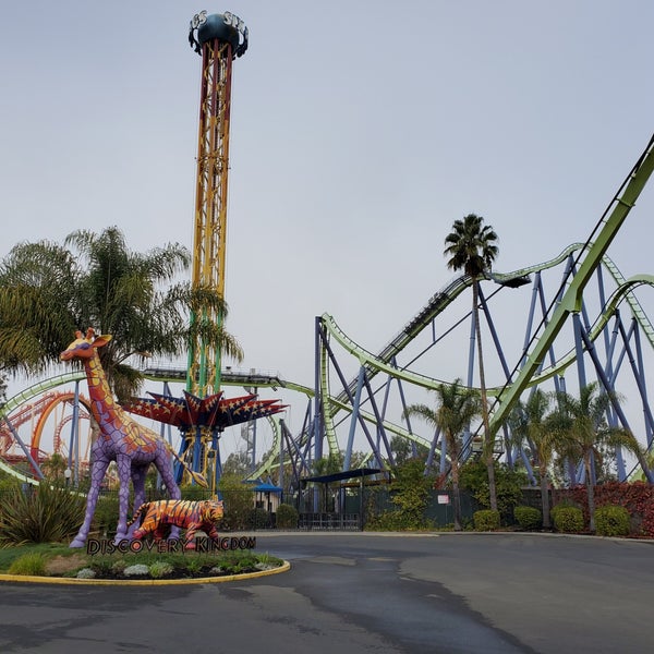 รูปภาพถ่ายที่ Six Flags Discovery Kingdom โดย Michael K. เมื่อ 11/16/2019
