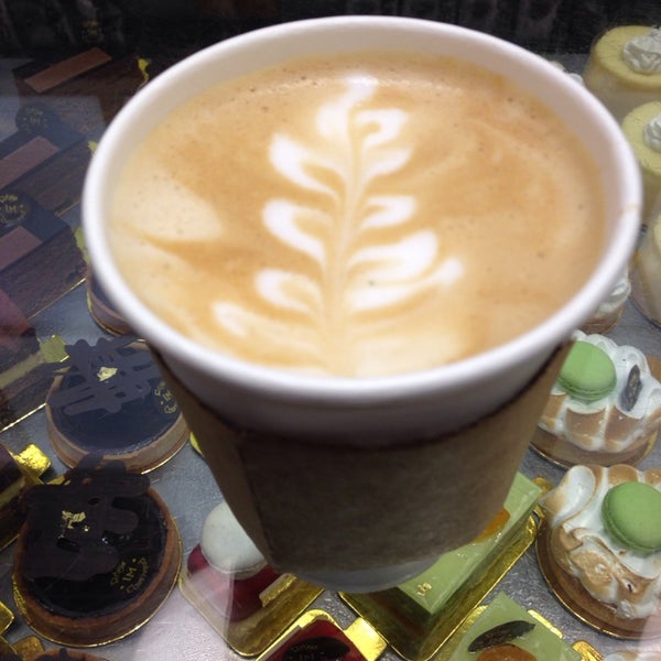12/7/2013にMaira 8.がD&#39;Espressoで撮った写真
