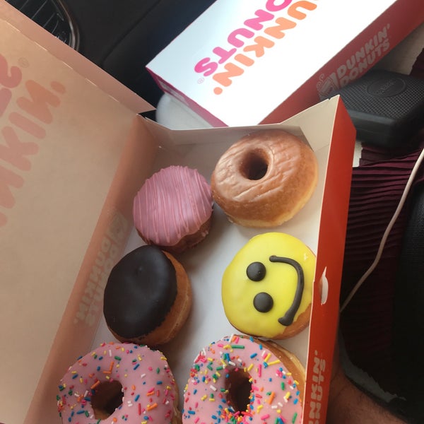 รูปภาพถ่ายที่ Dunkin&#39; Donuts โดย Felipe A. เมื่อ 10/14/2018