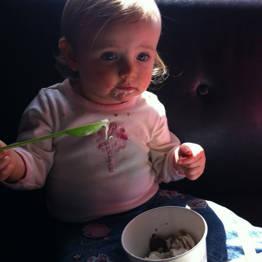 รูปภาพถ่ายที่ Yumz Gourmet Frozen Yogurt  Crystal Lake โดย Jenn K. เมื่อ 3/29/2012